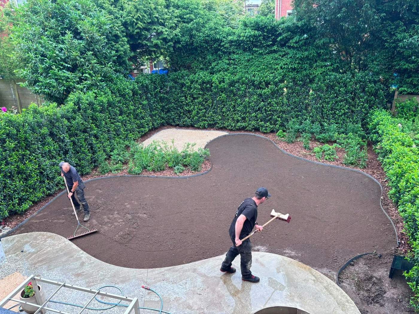 Tuinaanleg in Edegem door Dierckx Tuinwerken, project Buizegemlei, tijdens de werken