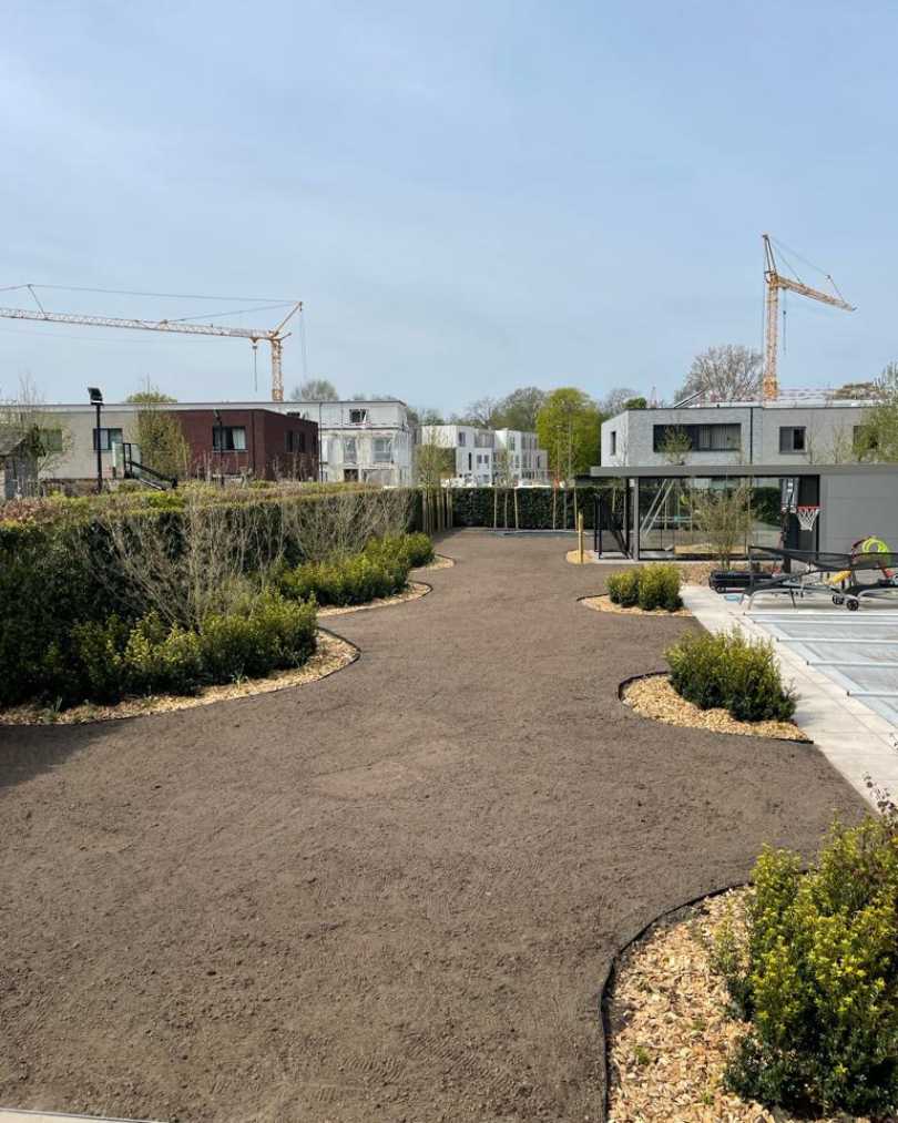 Tuinaanleg in Sint-Katelijne-Waver door Dierckx Tuinwerken, borders aangelegd